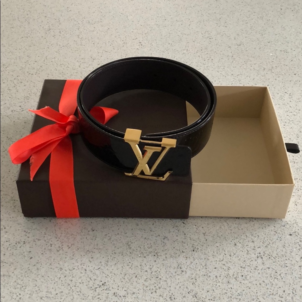 Louis Vuitton 55mm shiny leather belt